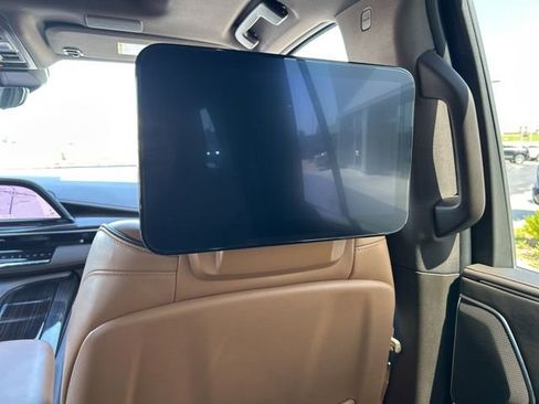 Used 2021 Cadillac Escalade Premium Luxury w/ LPO, Illumination Package AWD/4WD image 9
