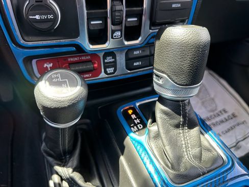 Used 2024 Jeep Wrangler Unlimited Rubicon w/ Technology Group AWD/4WD image 27