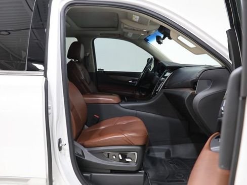 Used 2019 Cadillac Escalade ESV Luxury AWD/4WD image 37