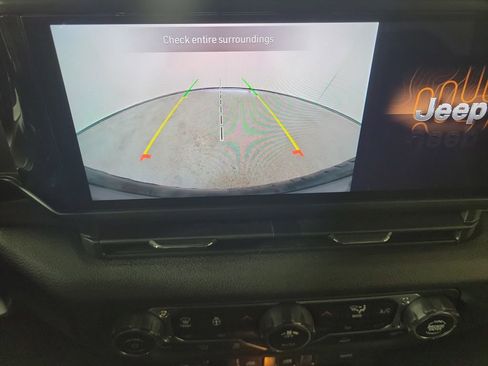 Used 2025 Jeep Wrangler Sport image 27