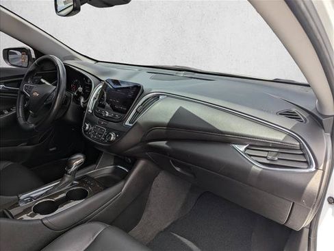Used 2021 Chevrolet Malibu Premier FWD image 28
