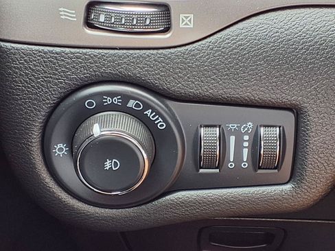 Used 2022 Jeep Cherokee Latitude Lux w/ Sun & Sound Group AWD/4WD image 12