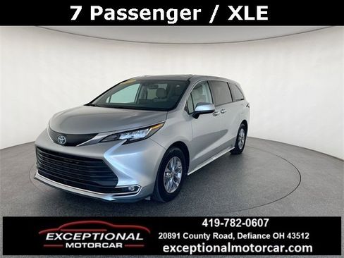 Used 2023 Toyota Sienna XLE image 1