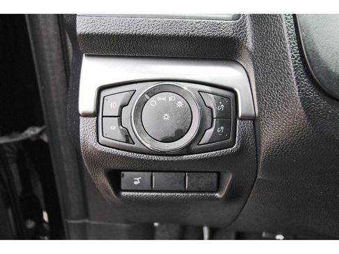Used 2018 Ford Explorer XLT w/ Equipment Group 202A FWD image 19