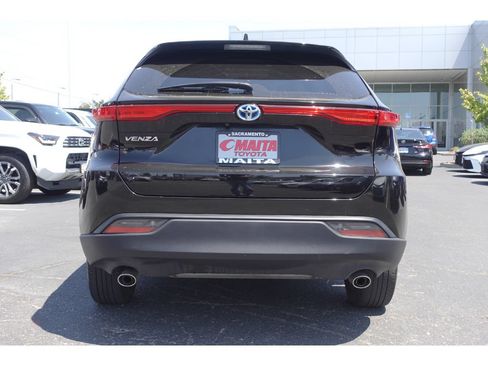 Used 2024 Toyota Venza LE AWD/4WD image 5
