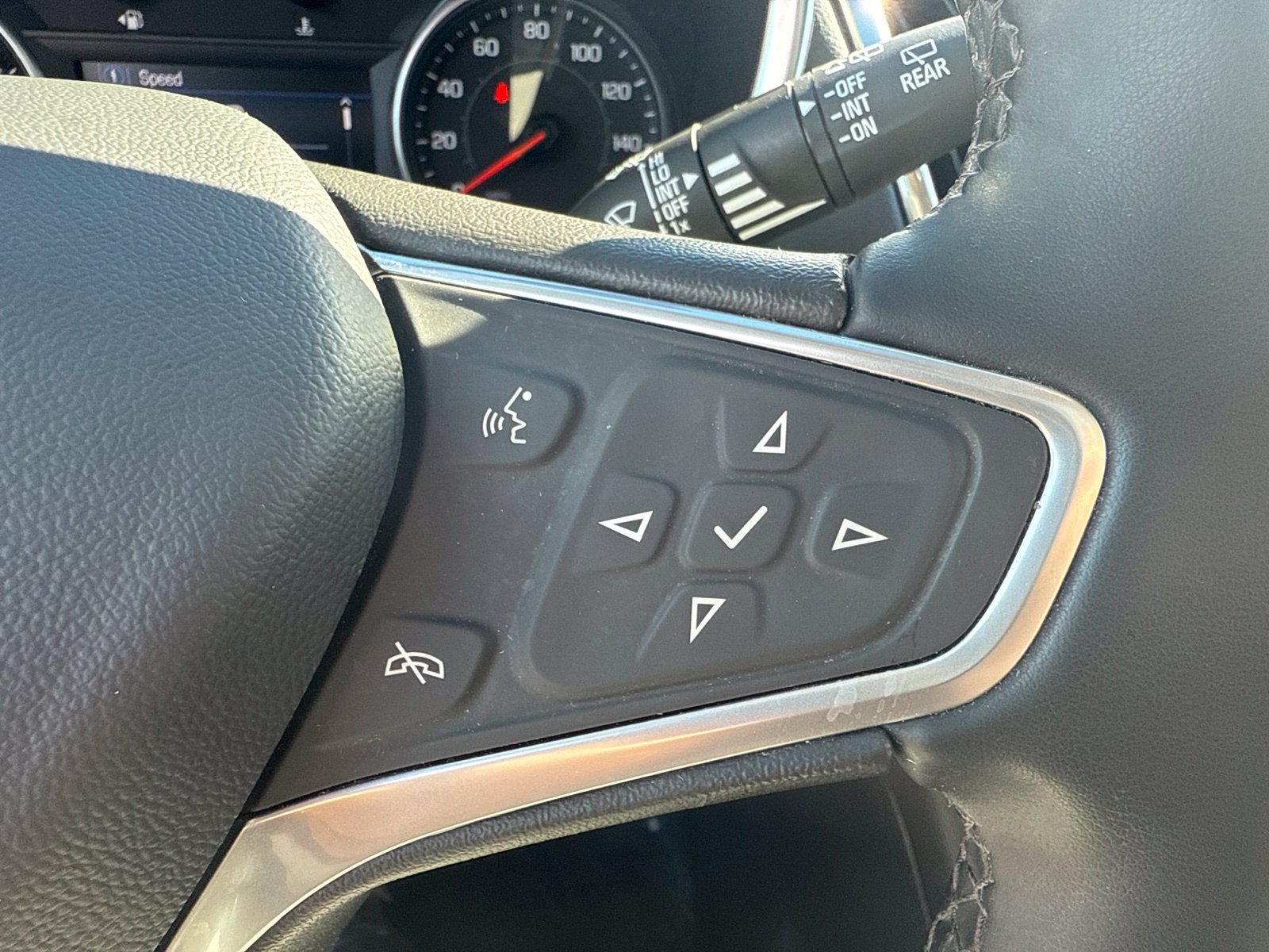 Used 2023 Chevrolet Equinox LT FWD image 25