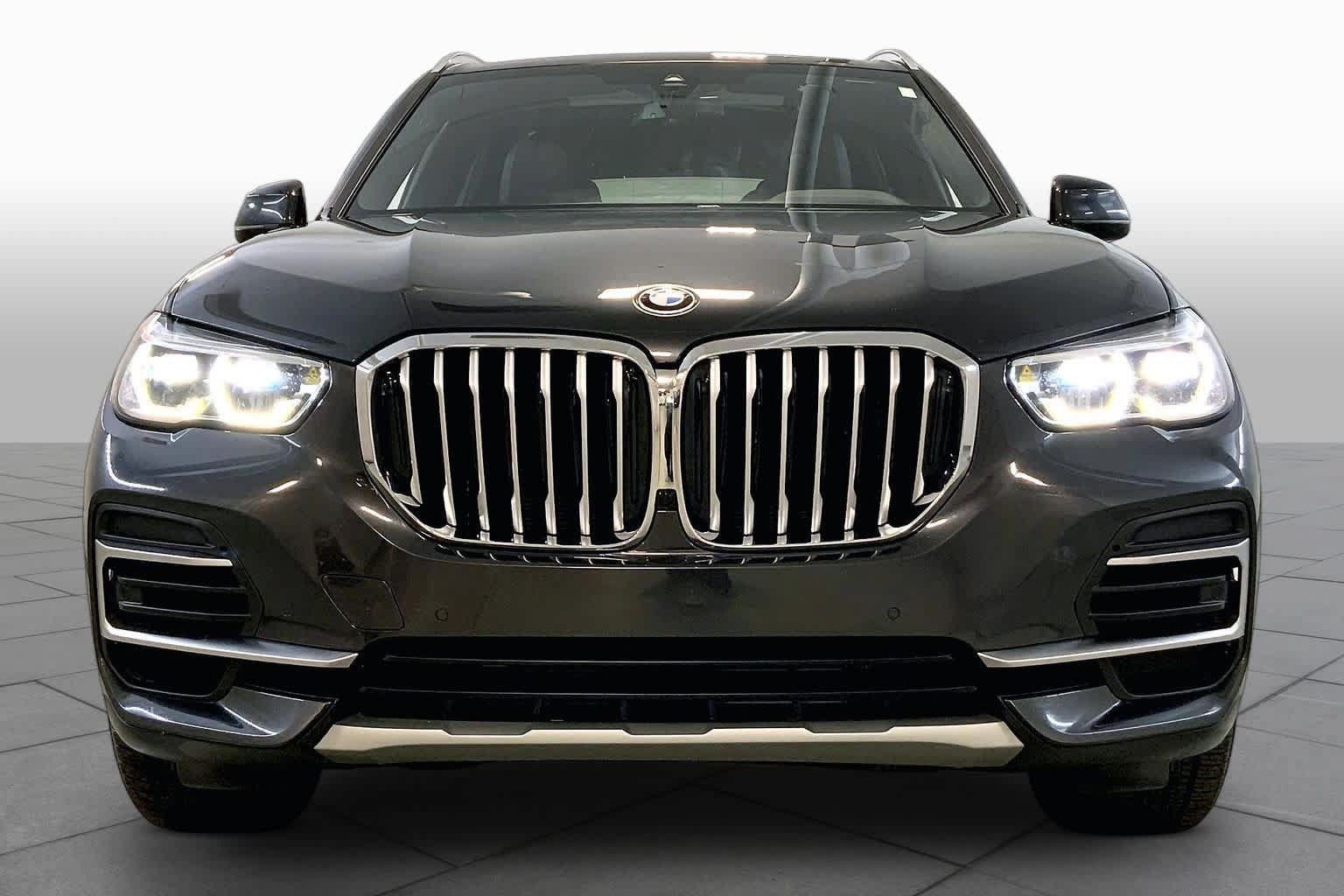 Used 2022 BMW X5 xDrive40i w/ Executive Package AWD/4WD image 3