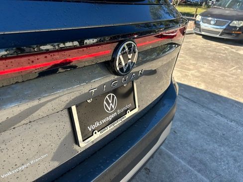 New 2026 Volkswagen Tiguan SE FWD image 30