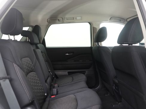 Used 2022 Nissan Pathfinder SV image 12