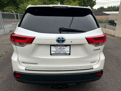 Used 2017 Toyota Highlander XLE AWD/4WD image 6