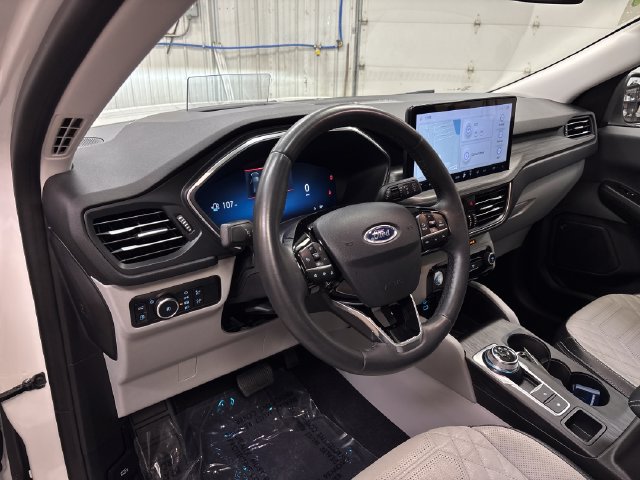Used 2023 Ford Escape Platinum w/ Premium Technology Package AWD/4WD image 18