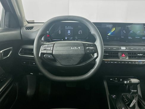 Used 2025 Kia K4 LXS image 18