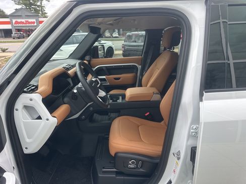 Used 2024 Land Rover Defender 130 S image 22