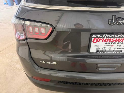 Used 2024 Jeep Compass Limited w/ Sun and Sound Group AWD/4WD image 17
