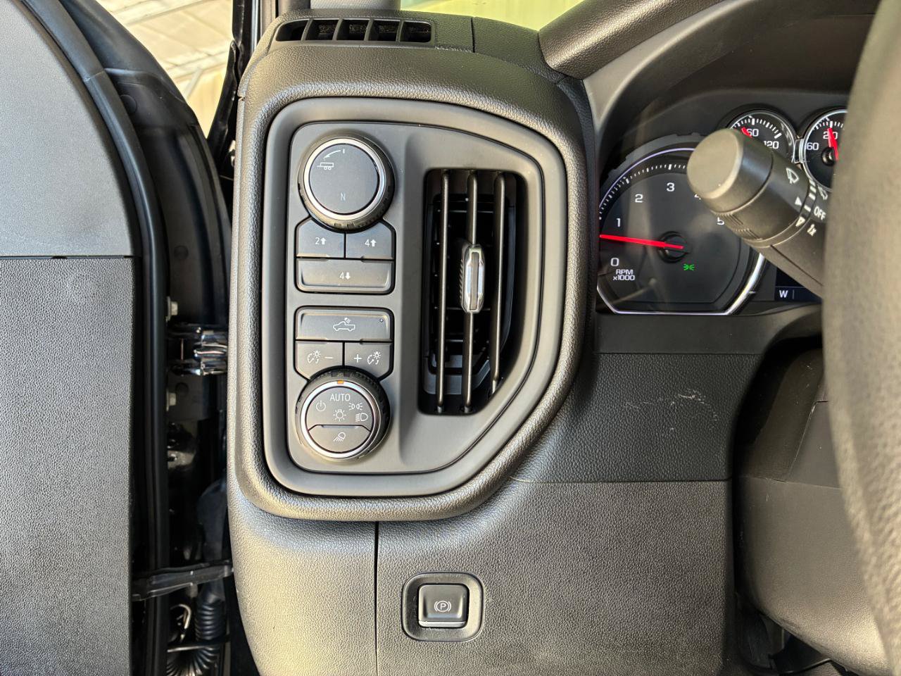 Used 2022 Chevrolet Silverado 2500 Custom w/ Custom Value Package AWD/4WD image 21