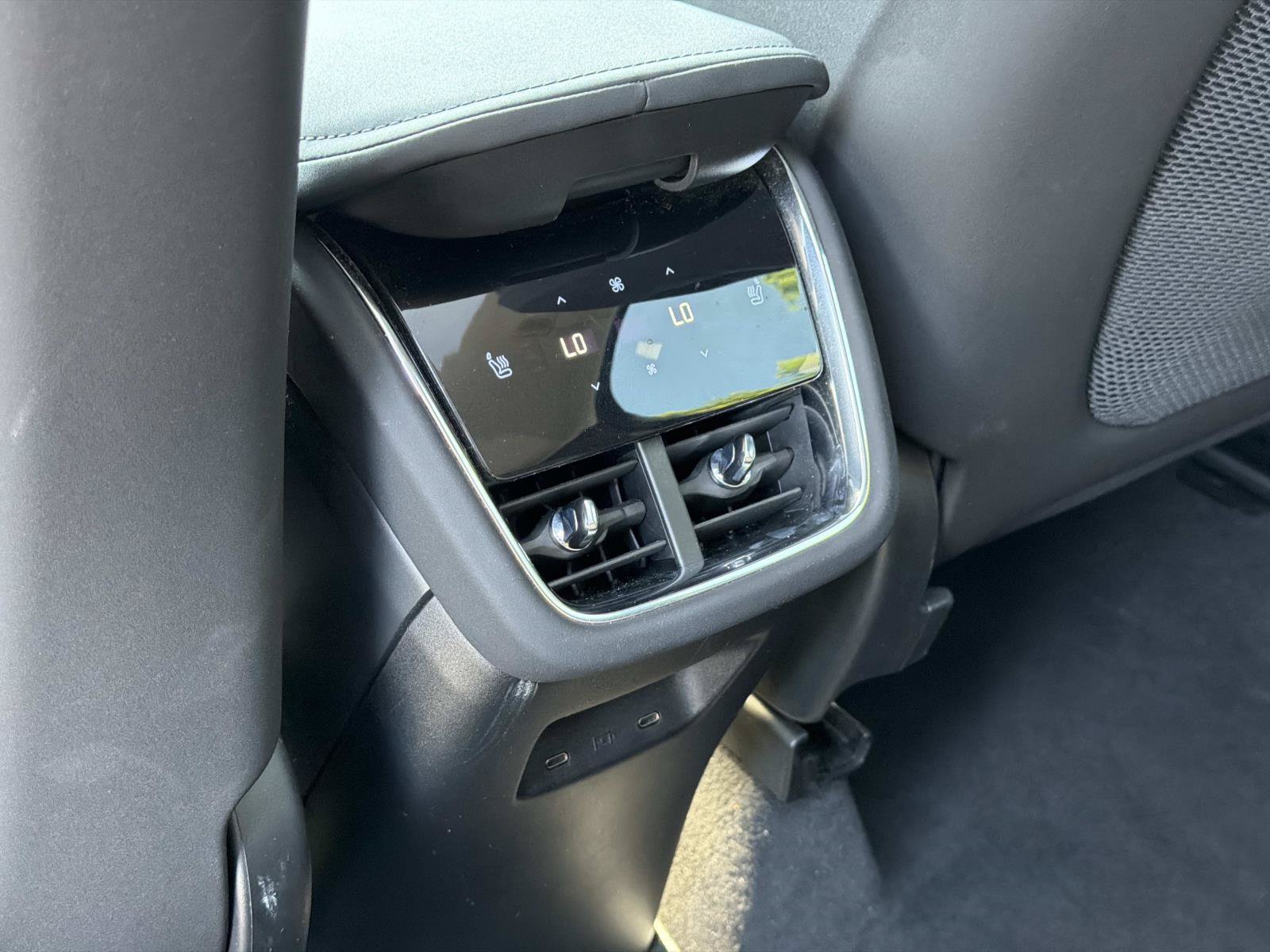 Certified 2025 Volvo EX90 Ultra AWD/4WD image 22