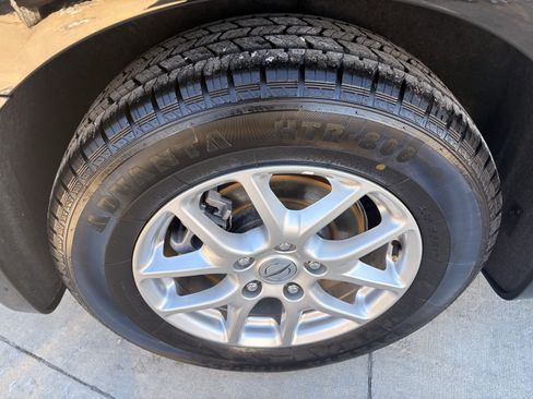 Used 2024 Chrysler Pacifica Touring-L image 6