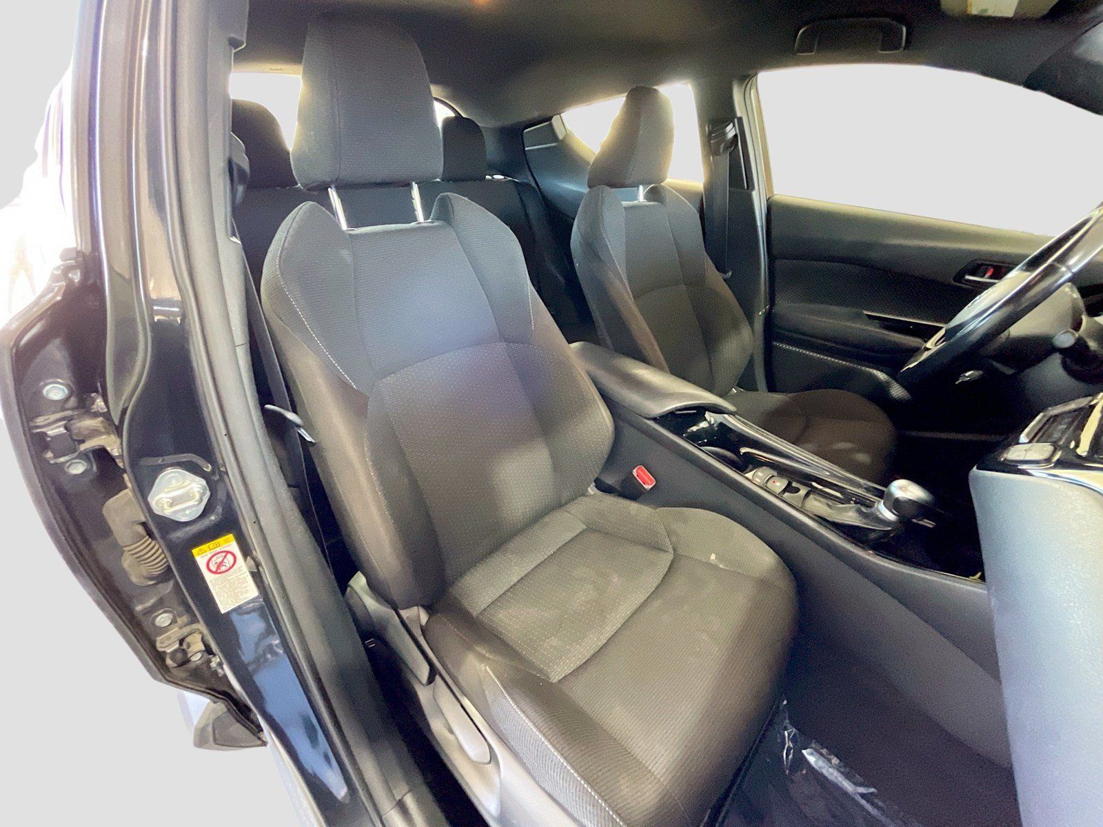 Used 2019 Toyota C-HR XLE FWD image 16