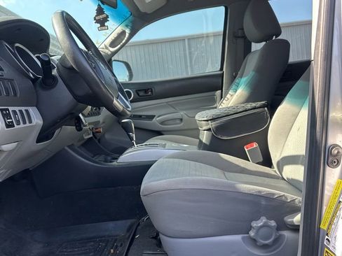 Used 2014 Toyota Tacoma PreRunner w/ SR5 Package RWD image 6