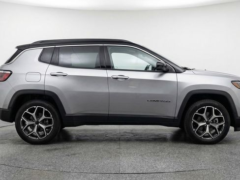 Used 2025 Jeep Compass Limited image 11
