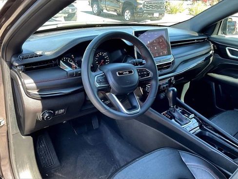 Used 2023 Jeep Compass Trailhawk w/ Trailhawk Convenience Group image 13