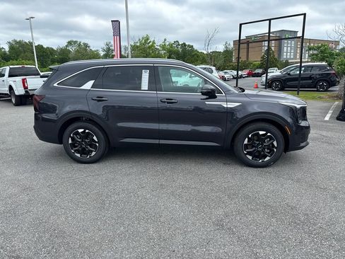New 2025 Kia Sorento S w/ Panoramic Sunroof Package image 2
