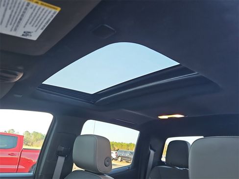 Used 2024 Chevrolet Colorado ZR2 w/ Technology Package image 23