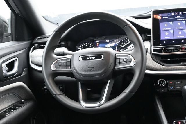 Used 2024 Jeep Compass Latitude AWD/4WD image 10