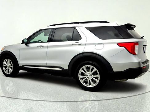Used 2020 Ford Explorer XLT w/ Equipment Group 202A AWD/4WD image 7