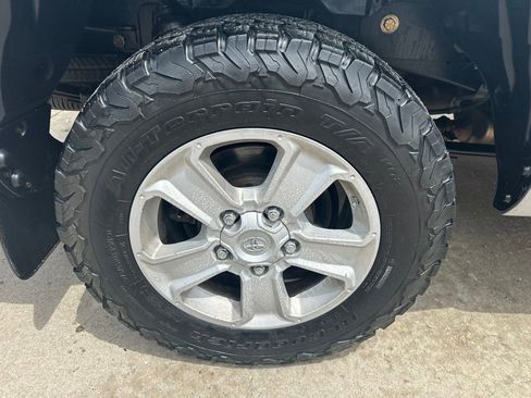 Used 2017 Toyota Tundra SR5 AWD/4WD image 35