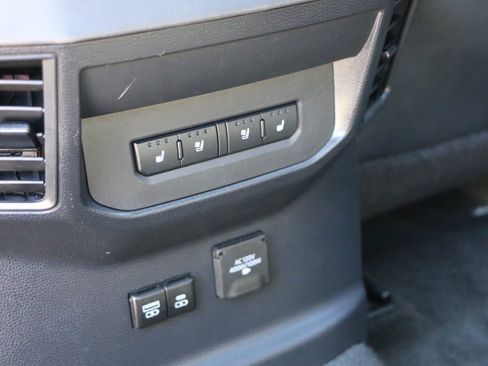 Used 2023 Toyota Tundra Platinum AWD/4WD image 32