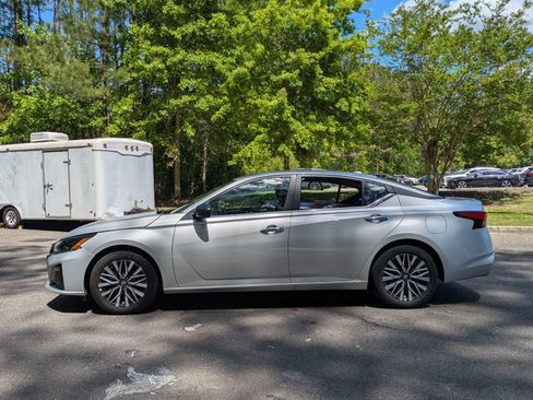 Used 2025 Nissan Altima 2.5 SV image 9