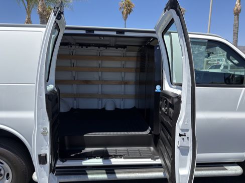 Used 2024 Chevrolet Express 2500 w/ Driver Convenience Package RWD image 12
