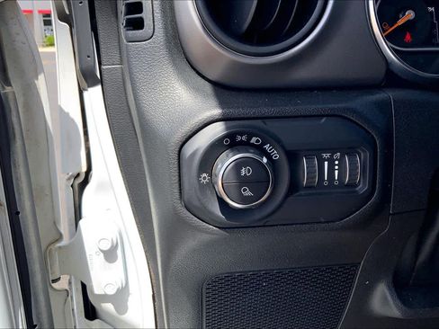Used 2022 Jeep Gladiator Sport AWD/4WD image 36