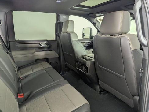 Used 2025 Chevrolet Silverado 2500 ZR2 w/ Technology Package image 20
