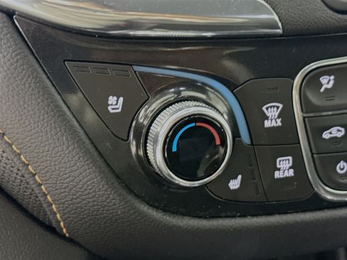 Used 2022 Chevrolet Equinox Premier image 24