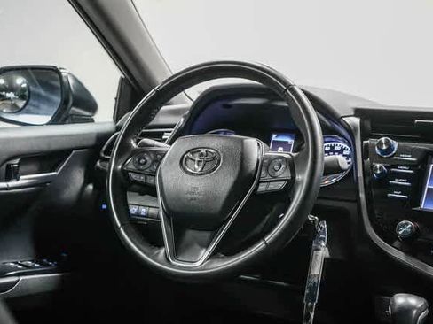 Certified 2020 Toyota Camry SE image 16