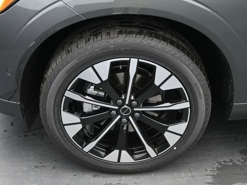 New 2026 Volvo XC60 B5 Plus w/ Climate Package image 4