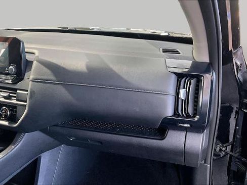 Certified 2025 Nissan Pathfinder S FWD image 18