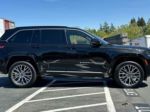 New 2026 Jeep Grand Cherokee Summit AWD/4WD image 3