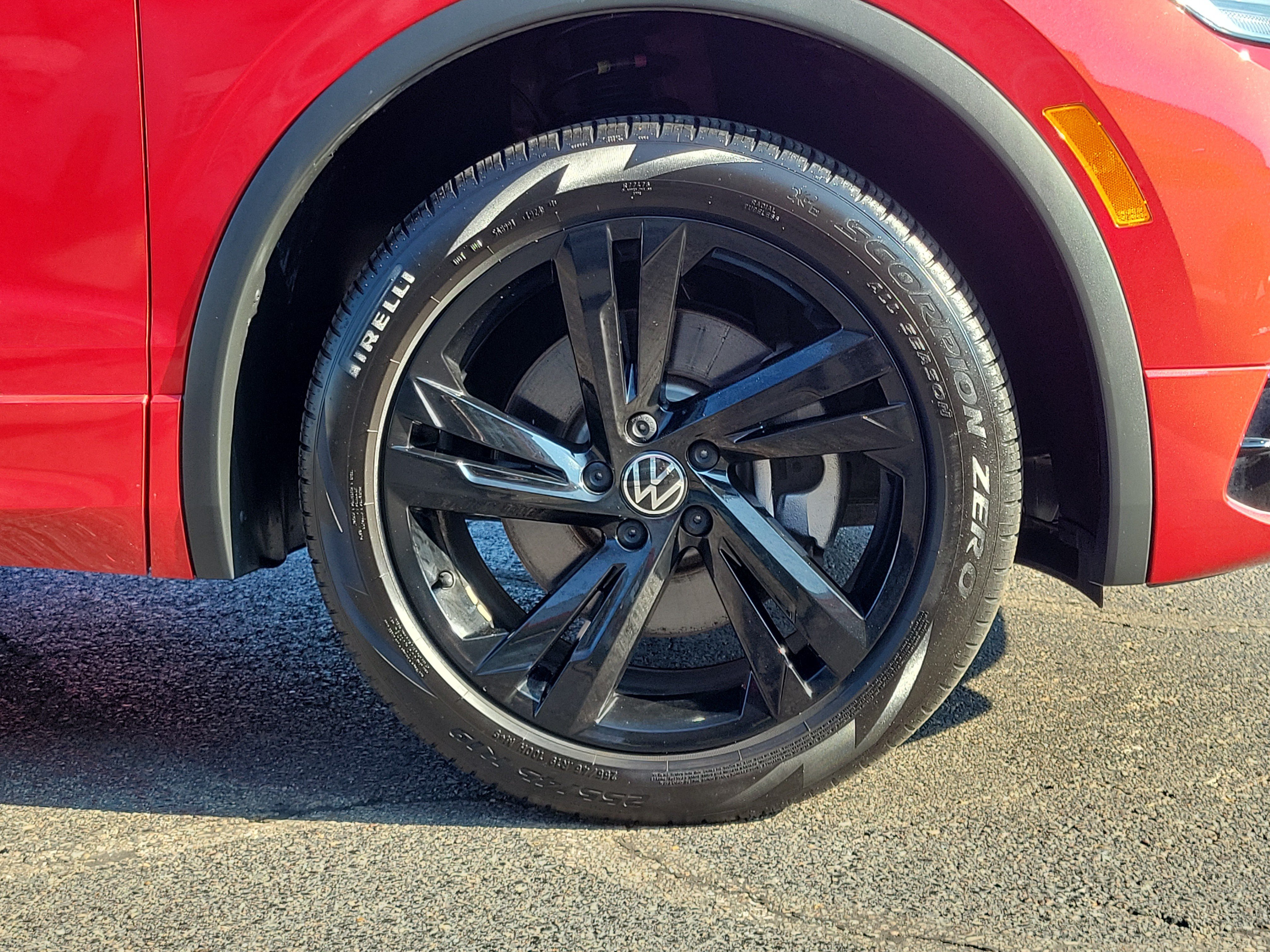Used 2024 Volkswagen Tiguan SE R-Line AWD/4WD image 5