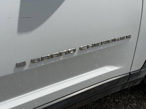 Used 2024 Jeep Grand Cherokee Laredo RWD image 46