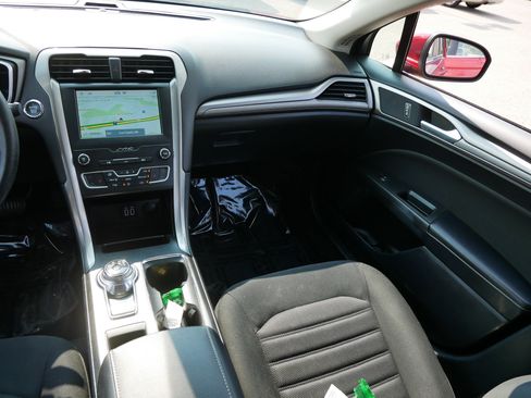 Used 2019 Ford Fusion SE AWD/4WD image 11