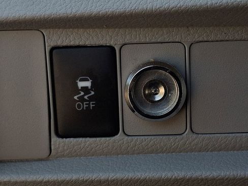 Used 2020 Toyota Sienna L image 21