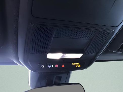 Used 2025 Chevrolet Equinox ACTIV AWD/4WD image 21