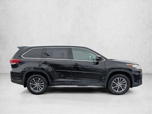 Used 2019 Toyota Highlander XLE image 4