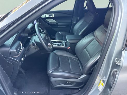 Used 2023 Ford Explorer Platinum w/ Technology Package AWD/4WD image 9