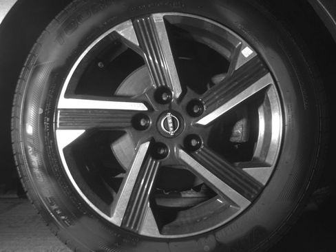 Used 2024 Nissan Sentra SV FWD image 16