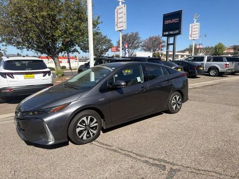 Used 2019 Toyota Prius Prime Plus w/ Carpet Mat Package FWD image 2