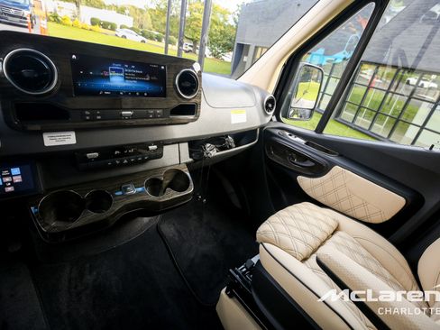 Used 2023 Mercedes-Benz Sprinter 3500 image 13